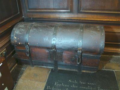 cc01282 Sycling chest 2.jpg; cc01282; Sykling's Chest; antique box